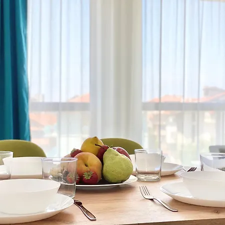 Central Seaview For 4 Guests *