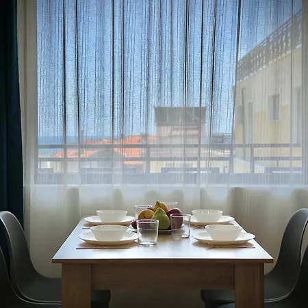 Central Seaview For 4 Guests Apartment