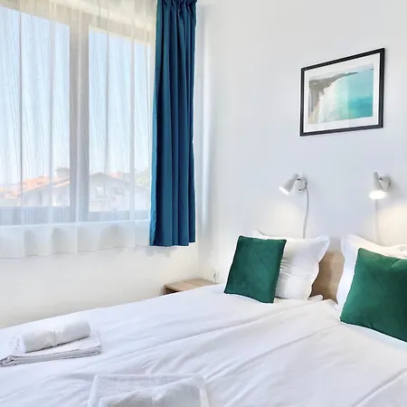 Central Seaview For 4 Guests *