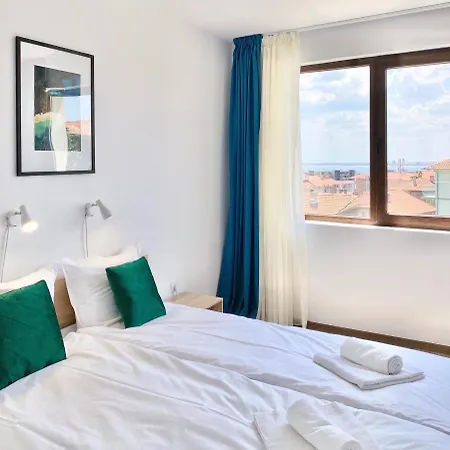 Central Seaview For 4 Guests *