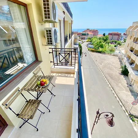 Central Seaview For 4 Guests