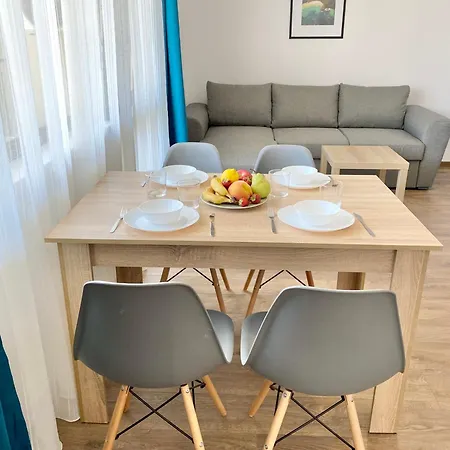 Central Seaview For 4 Guests Апартамент *