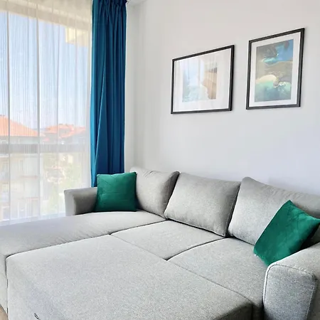 Central Seaview For 4 Guests Апартамент