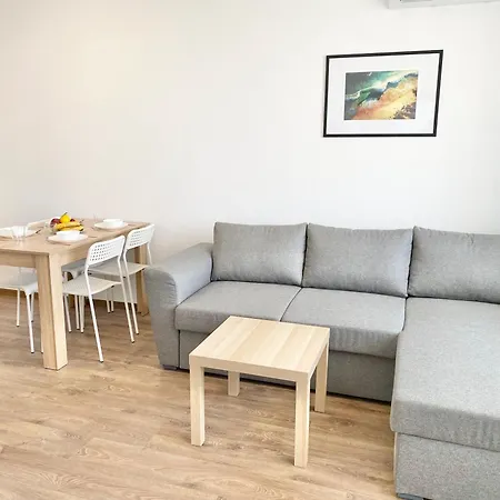 Апартамент Central Seaview For 4 Guests *