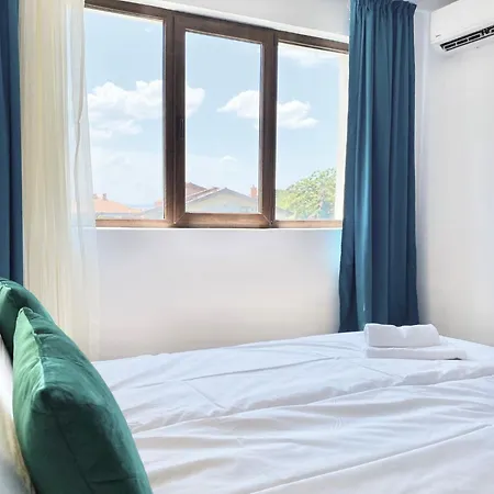 Central Seaview For 4 Guests